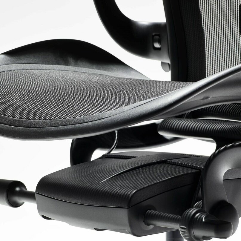Herman Miller Aeron graphite B
