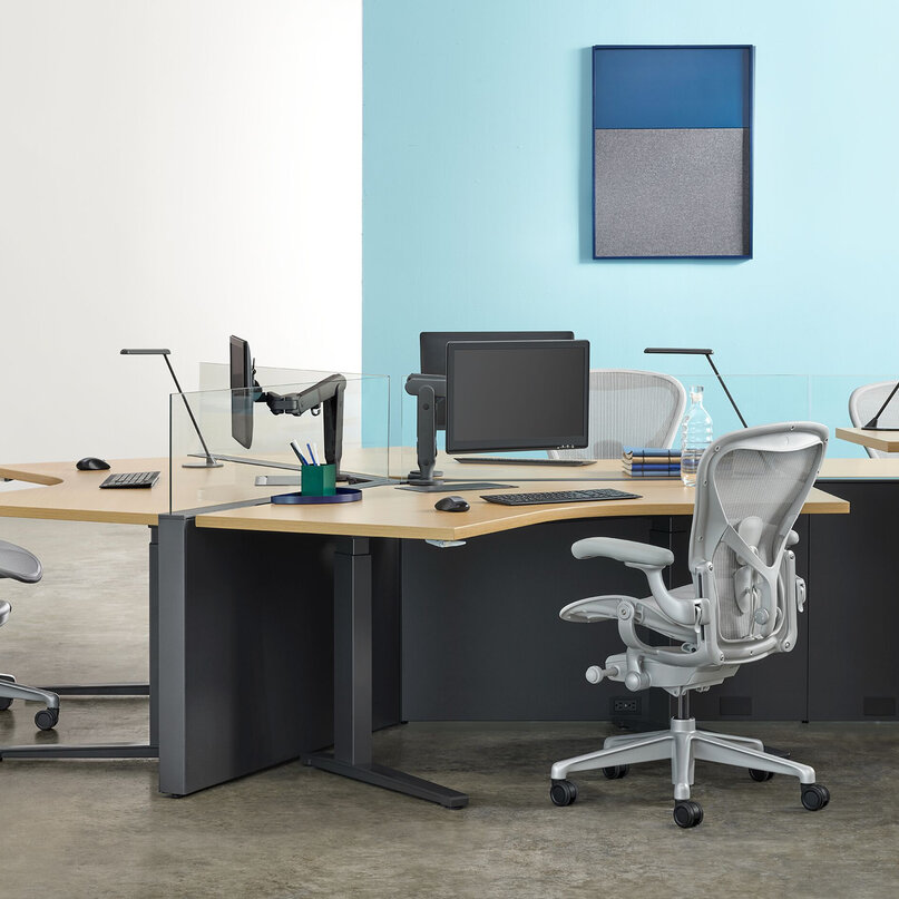 Herman Miller Aeron mineral C