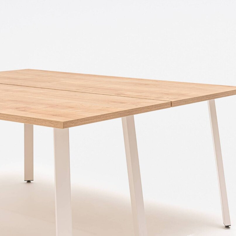 Kancelářský stůl Ogi A