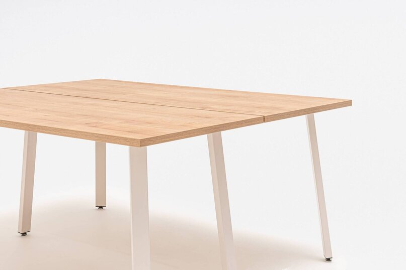 Kancelářský stůl Ogi A