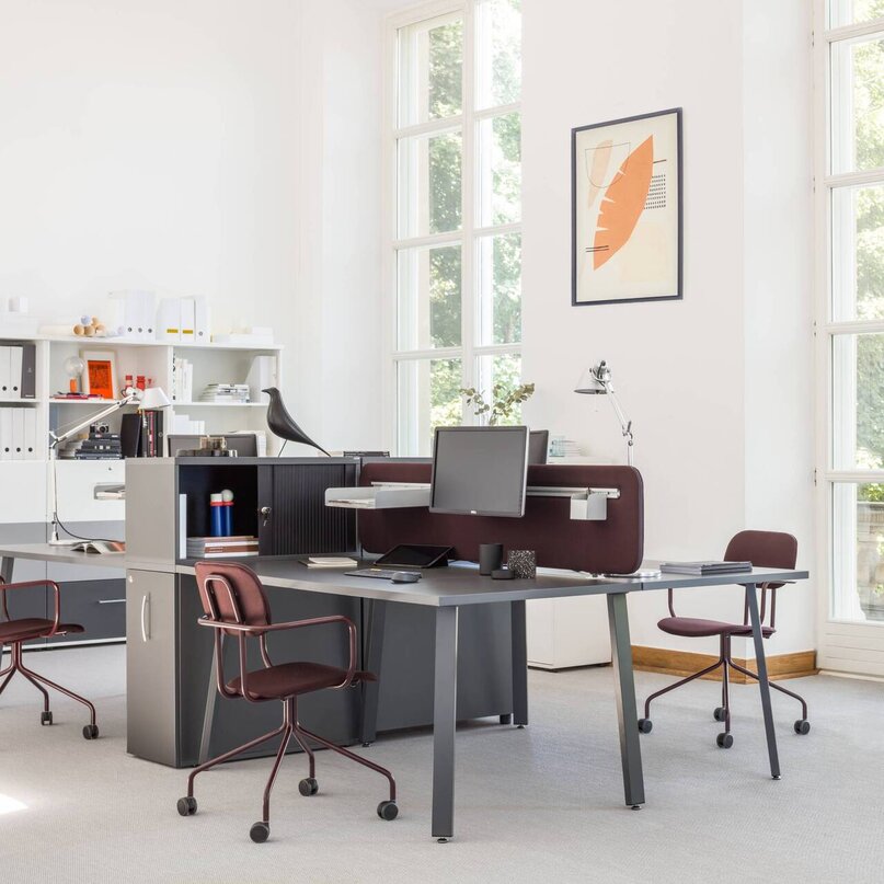 Kancelářský stůl Ogi A