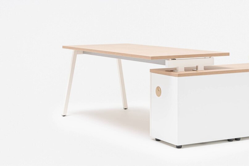 Kancelářský stůl Ogi M