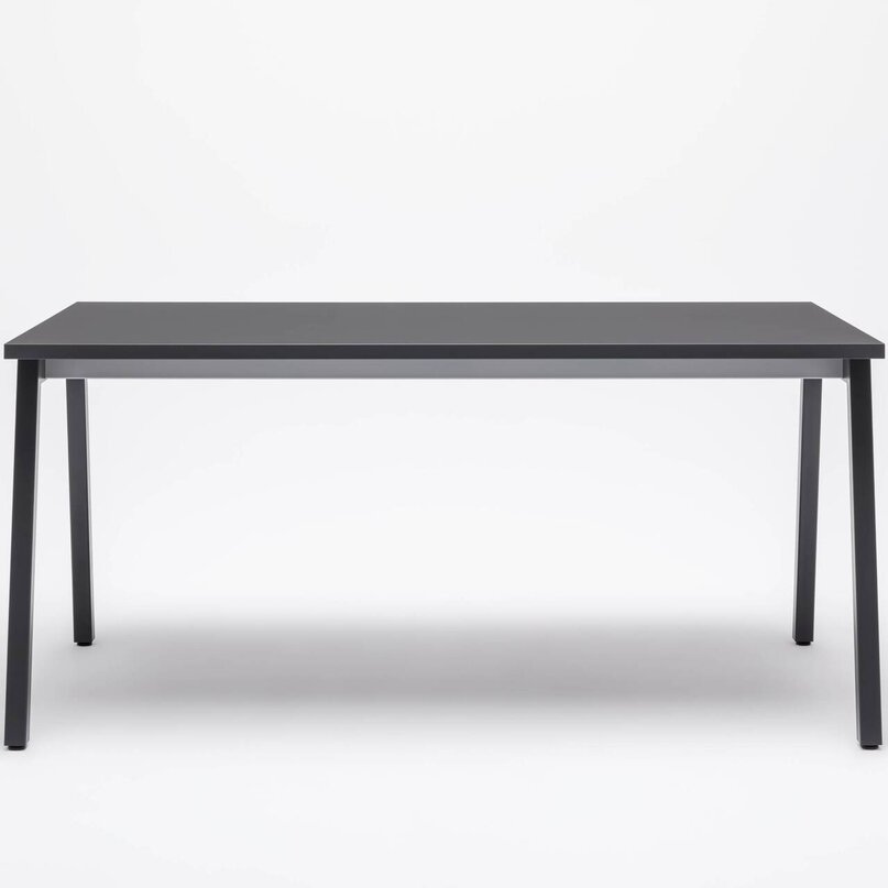 Kancelářský stůl Ogi M