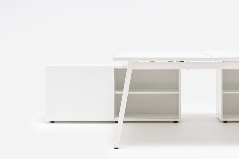 Kancelářský stůl Ogi M