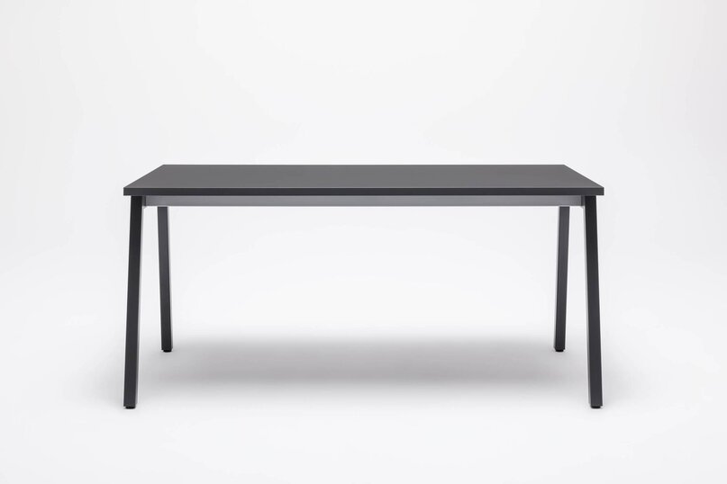 Kancelářský stůl Ogi M