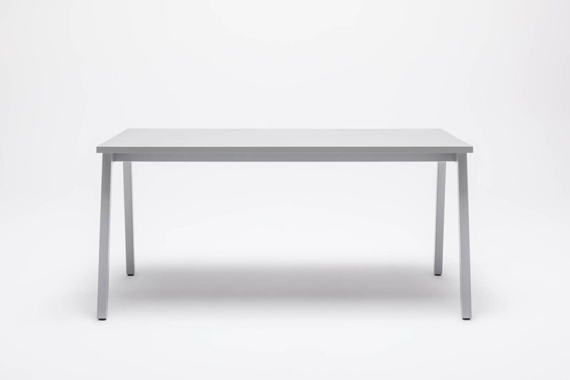 Kancelářský stůl Ogi M