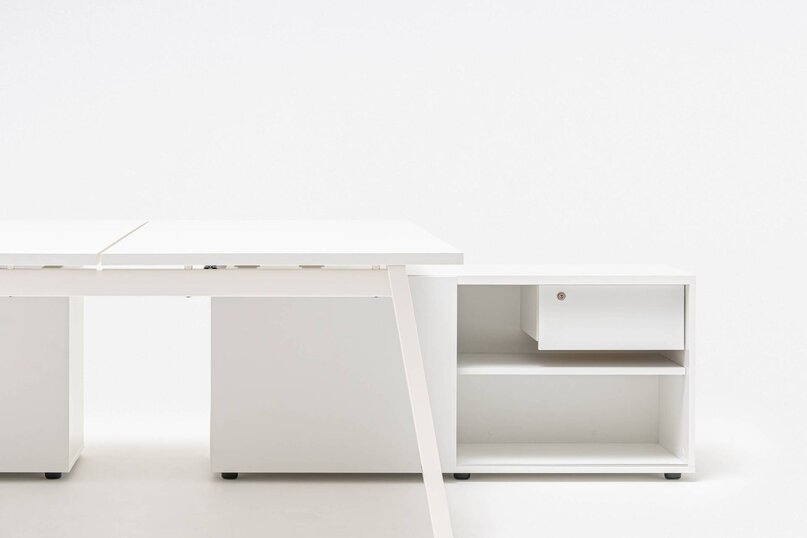 Kancelářský stůl Ogi M