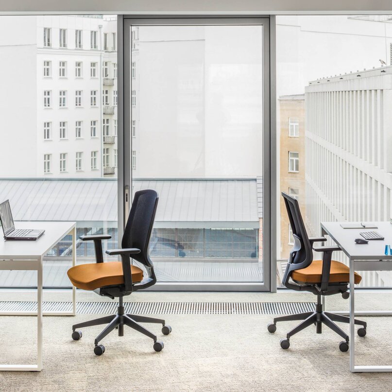 Kancelářský stůl Ogi Q