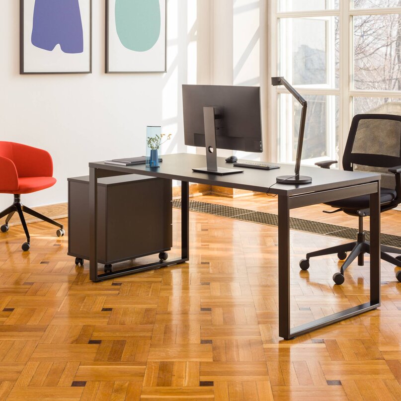 Kancelářský stůl Ogi Q