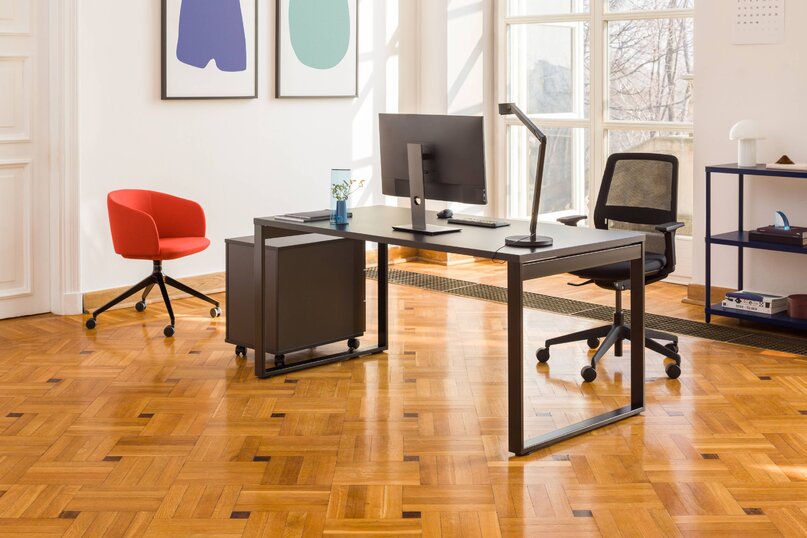 Kancelářský stůl Ogi Q