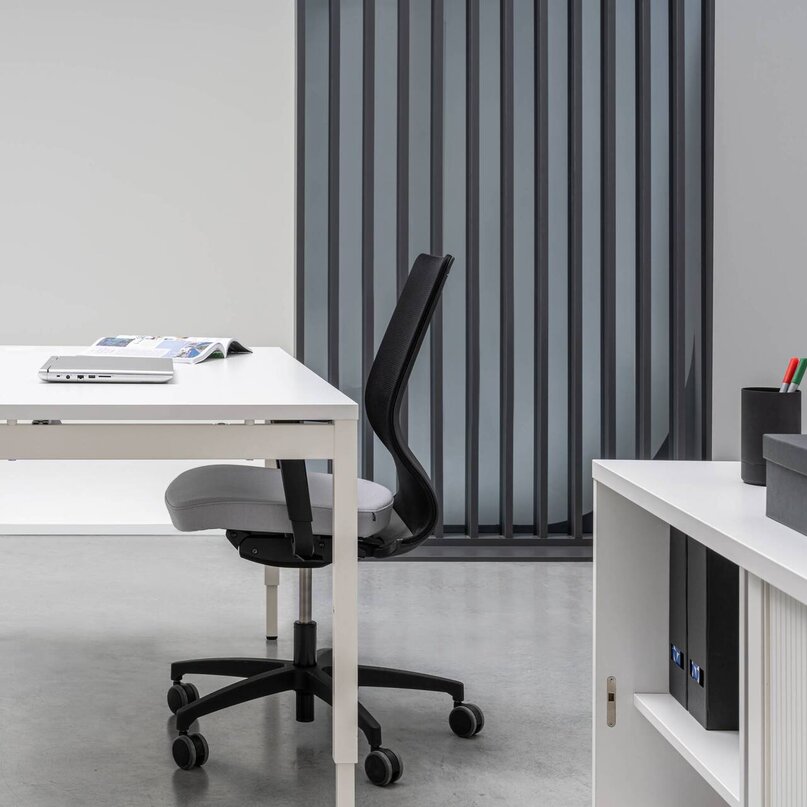 Kancelářský stůl Ogi Y