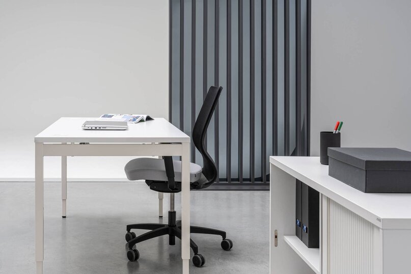 Kancelářský stůl Ogi Y