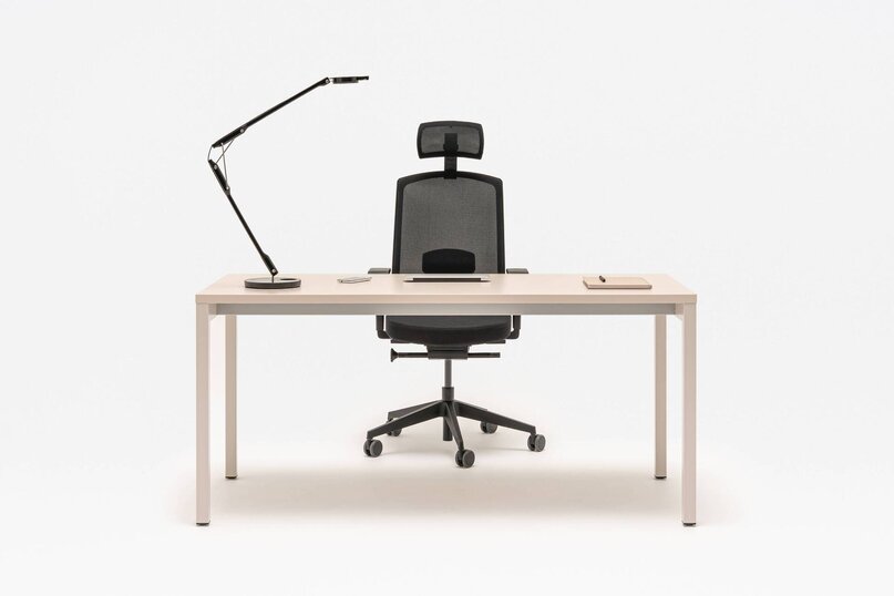 Kancelářský stůl Ogi Y